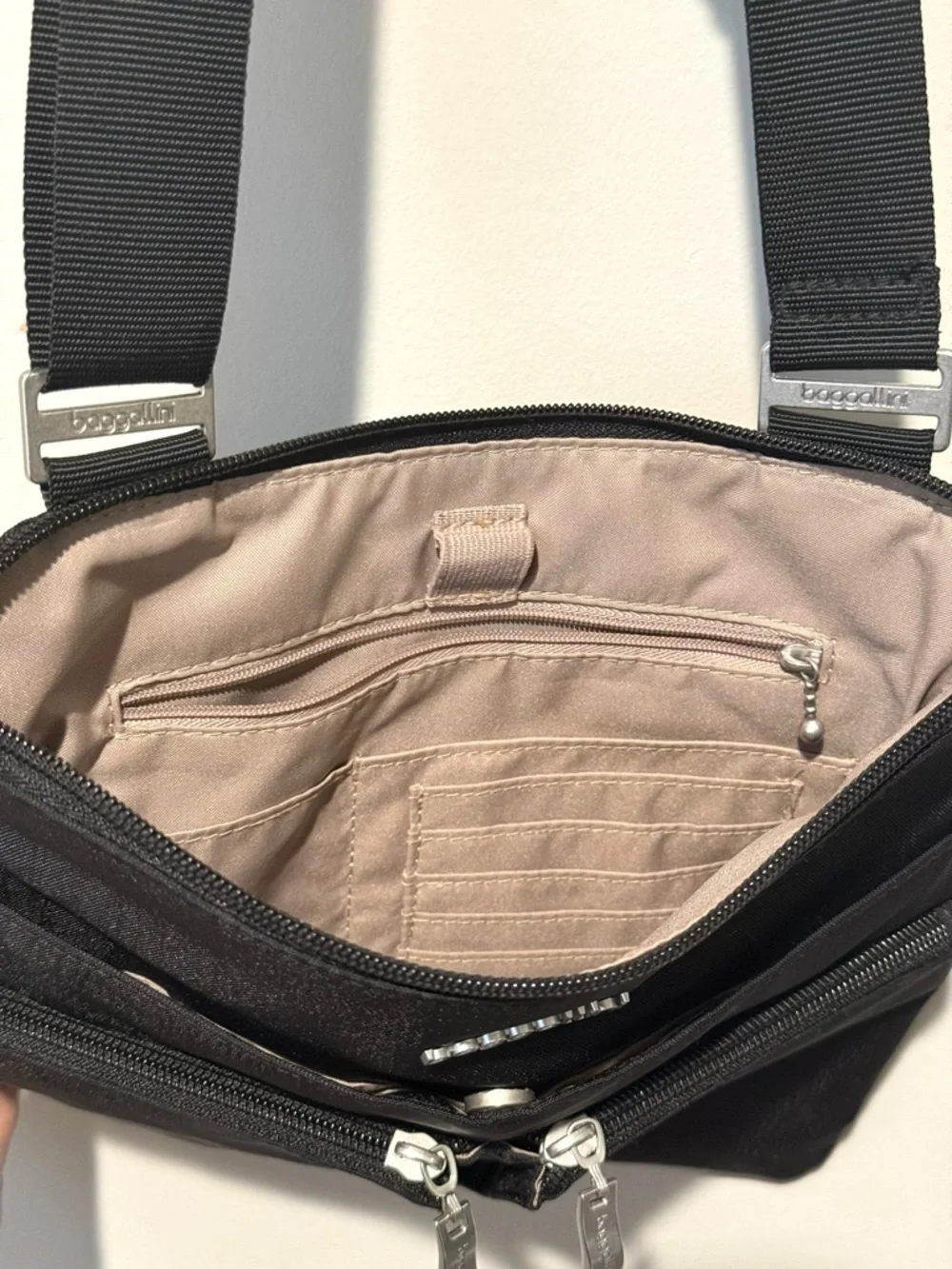 Baggallini Black Horizon Lightweight Crossbody Messenger Bag Travel Nylon - Picture 3 of 5